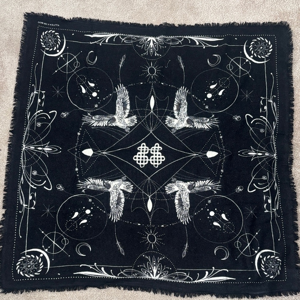 Black and White Patterned Scarf cashmere